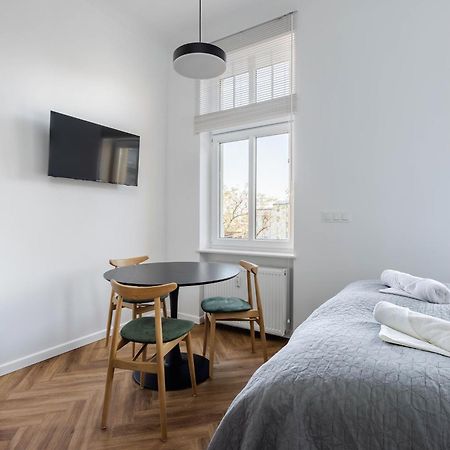 Przytulne I Komfortowe Studia Very Berry W Poznaniu By Noclegi Renters Екстер'єр фото